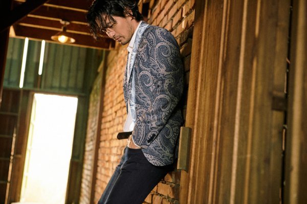 Additional cuts to the picture by Actor Lee Jin-wook have been released.Lee Jin-wook, who has been working on various styles from Denim to suits in his own way as Lee Jin-wook, who is usually called Fashionist entertainers fashionista, is the back door that he has praised industry officials as soon as the picture is released.Lee Jin-wook, nicknamed Melo artisan through the drama I need romance and Beauty Inside.He has shown an extended Acting World with the Netflix original series Sweet Home, which has been on the charts of more than 10 countries at the same time as opening, and has shown the power of K-Content. Recently, he has selected tvN Bulgasa as his next film and is preparing for another Acting transformation.Lee Jin-wooks picture can be seen in the Arena Homme Plus April issue.