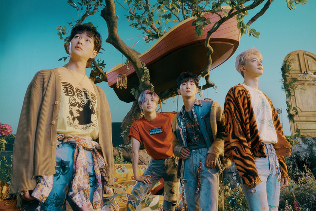 SHINees regular 7th album repackage Atlantis Teaser image has been released.The teaser image, which was released on April 5 through various SNS accounts of SHINee, raised expectations for the new album with a picturesque image of surreal background and curious members.This album consists of 12 songs with three new songs including the title song Atlantis, Area, Days and Years (Days and Years), and so on, which can meet SHINees colorful music colors.