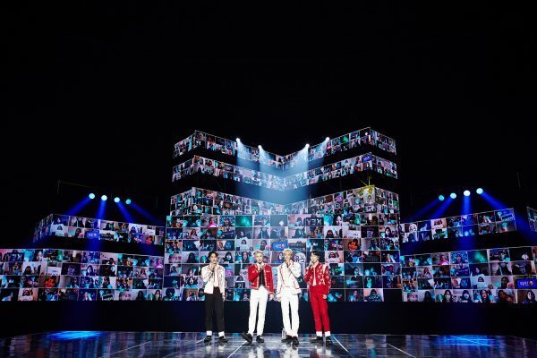 SHINee (a member of SM Entertainment) of Stage Artisan completed the first Online Concert successfully through Beyond LIVE.SHINees Beyond LIVE - SHINee: SHINee WORLD (Beyond Live - SHINee: SHINee World) was broadcast live around the world through Naver V LIVE from 3 pm on the 4th, and it was an online performance that combines colorful music, performance and real-time communication with fans, which enthused audiences of Anbang 1st Row around the world.In particular, about 130,000 viewers from 120 countries around the world, including the United States, Japan, Italy, Denmark, Greece, the United Arab Emirates, China, Britain, Germany, India, Saudi Arabia, Sweden, Costa Rica, Ecuador, Poland and Hungary, enjoyed the show in real time. It swept the top spot in Twitter real-time trends in Chile, Indonesia, Malaysia, Mexico, the Philippines, Singapore, Peru and Russia, confirming SHINees global power once again.On this day, SHINee included hits such as View (view), Sherlock (sherlock), Love Like Oxygen, Juliette, Dream Girl, and other regular 7th album title song Dont Call Me (Don Cole Me), which was released in February and was greatly loved The new song Stage, a total of 19 songs of colorful Stage, attracted global music fans.The songs I Really Want You (I Really Want You), Attention, and Kiss Kiss, as well as the regular 7th repackaged title song Atlantis (Atlantis) Stage, which will be released on the 12th, also attracted attention for the first time.In addition, the bands live arrangements in Dream Girl, I Really Want You, Heart Attack (Heart Attack), Married To The Music (Marid to the Music) stage, and An Encore stage add classical arrangements of SM Classics (SMS Classics) It also provided a sound sound, and it also caught both eyes and ears as it was able to meet Chemistry (Chemistry) and Binkan (KIND) Stage, which were produced in music video format and boasted sensual visual beauty.In addition, the performance on this day proved the charm of the online-only concert by enhancing the immersion of viewers by utilizing the graphic source that the waves of Atlantis seem to fluctuate vividly, including the grid effect of the Attention stage, which gives the space a distorted feeling to the large LED floor, the AR effect that utilizes the dreamy song atmosphere of View, and the space and planet background.At the end of the performance, the members said, I am grateful for this technology (like Beyond LIVE) and I think you enjoyed it.I am glad that my thirst has been resolved. I am happy to be supported so much.We will make you a good place to communicate with you in the future, so lets have fun together. We have interactive communication with fans through multiple video connections. We have also set up the subtitles of this concert and read real-time comments.Meanwhile, SHINees Beyond LIVE - SHINee: SHINee WORLD will be streamed on the 13th at 8 pm and 11 am on the 18th via Naver V LIVE.