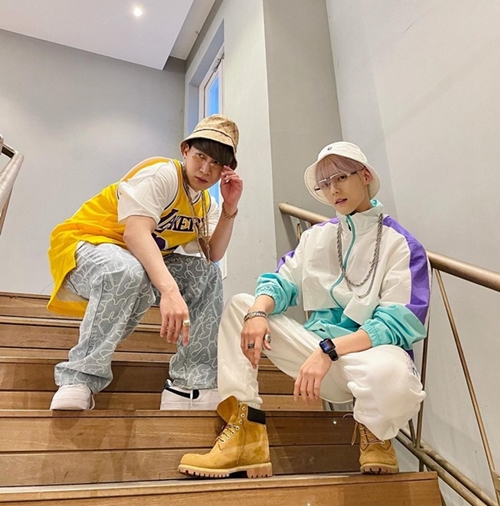 Group BtoB Lee Min-hyuk boasted a hip routine.Lee Min-hyuk posted a picture on his SNS channel on the 6th with the article with silverlight.Lee Min-hyuk in the public photo caught the eye with BtoBs Seo Eunkwang, showing a hip fashion and sitting on the stairs and posing with My New Swag.The fans who saw it responded hotly, There is a hip here in this world and It looks so good in hair color.On the other hand, BtoB, which Lee Min-hyuk belongs to, is active in various stages by appearing on Mnet Kingdom: Legendary War which is broadcasted every Thursday at 7:50 pm.
