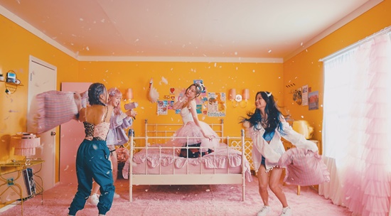 Group LUNARSOLAR showed off its freewheeling charmLUNARSOLAR released a music video teaser for its second single, SOLAR (Rise), the title song DADADA, on its official SNS ahead of the release of its new album on the 7th.Despite the short 25-second video, the video is attracting attention with an addictive melody and a video full of personality of each LUNARSOLAR member.Especially, the members enjoy the free-flowing activities in various spaces such as bedroom, kitchen, living room, bathroom, etc., and it stimulates curiosity about the music video which is completed with the charm of LUNARSOLAR which is pleasant and funky.The title song Dada is a bright declaration that says Dadada will do my own way. It is a song that composers BXN and KEEBOMB with various artists have worked on LUNARSOLARs unique personality.Like the song I am just old and enough to start everything from loving me, the lyrics that I want to be me when I am proud are impressive, and it is a song full of fun to listen to colorful compositions and developments attractively.On the other hand, LUNARSOLARs second single, Solar: Rise, which came back in seven months, will be released on the 7th and will be available both online and offline.Photo: LUNARSOLAR Dada music video teaser