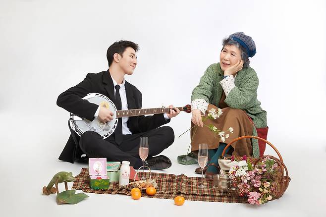 모드를 연기하는 박정자(오른쪽)과 해롤드. /신시컴퍼니