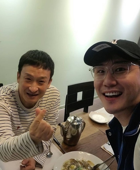 The comedian Seo Kyung-seok ate with the singer Youngtak.Seo Kyung-seok posted two photos on his Instagram account on April 8.The photo shows the two men, Seo Kyung-seok and Young-tak, who visited Restaurant, posing in a comfortable outfit, looking at the camera.It is a picture that shows the warm atmosphere of the senior and junior with a good impression.In addition, Seo Kyung-seok added, Good man. Impression. Im rooting for him.The fans who responded to the photos responded by commenting, You look good, I invite you to the Seo Kyung-seok radio as a guest.
