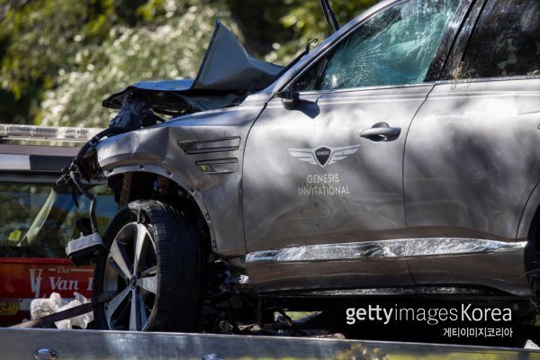 지난 2월 ‘골프 황제’ 타이거 우즈가 차량 전복 사고를 당했다. 사진=게티이미지코리아
