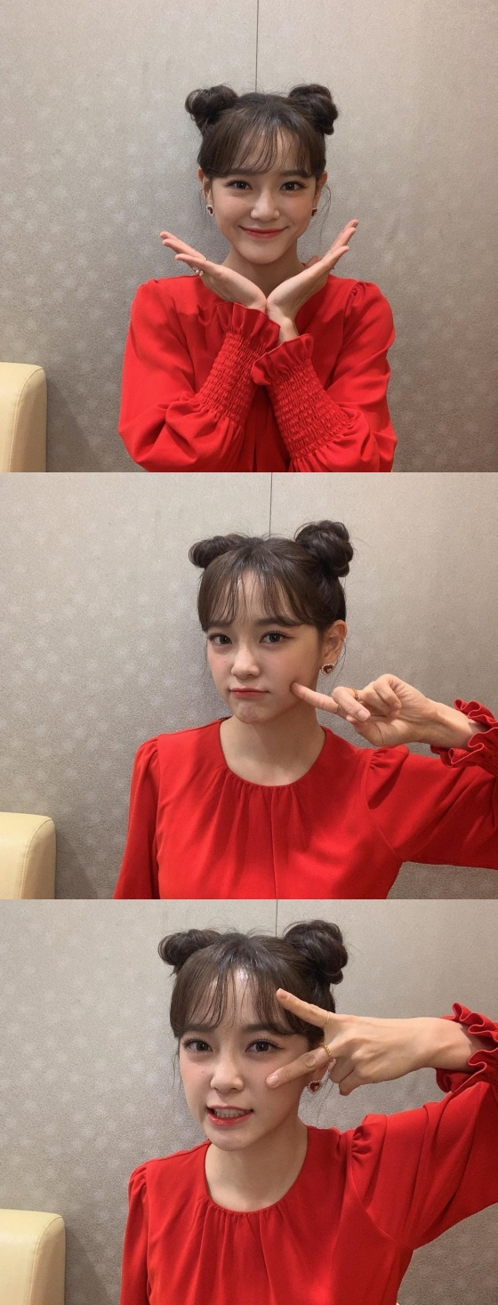 Kim Se-jeong posted a picture on his instagram on the 8th with an article called M Countdown.Kim Se-jeong in the picture is a high-tied bicep, aka PucciaHairstyle, a Hairstyle that matches the fresh Kim Se-jeong.Kim Se-jeong added cute charm with Pose and V Pose, which put fingers on the ball.The netizens who watched this responded such as Todays Honey, Cherry and Its so beautiful.On the other hand, Kim Se-jeong released his second mini album Im through various music sites on the 29th of last month.