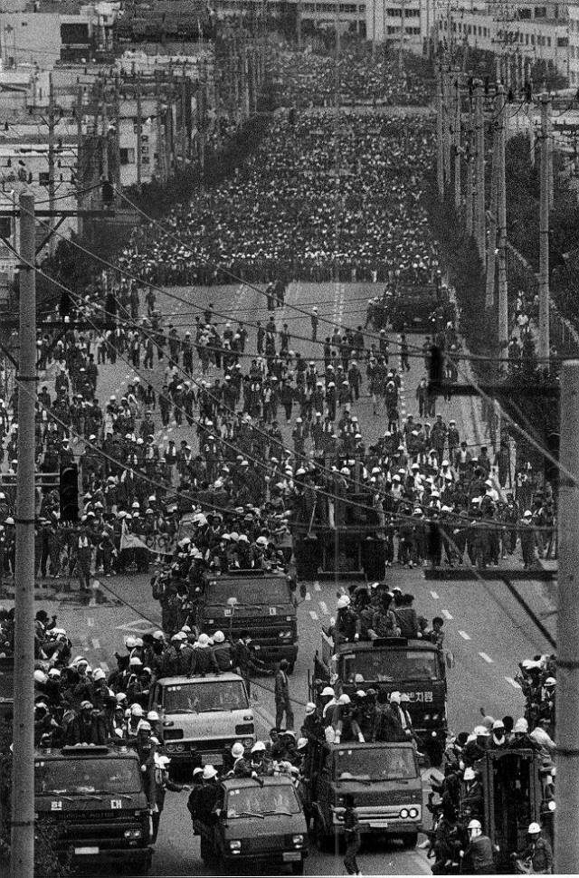 ▲ 1987년 노동자대투쟁 당시 울산 투쟁 현장. 울산노동역사관1987 제공