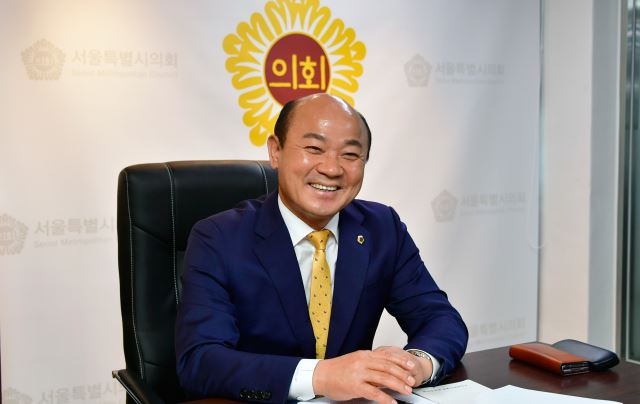 황 의원은 “내가 생각하는 정치란 내가 사랑하는 가정과 지역에서 내 이웃과 함께 하는 것”이라고 강조했다.  박효상 쿠기뉴스 기자