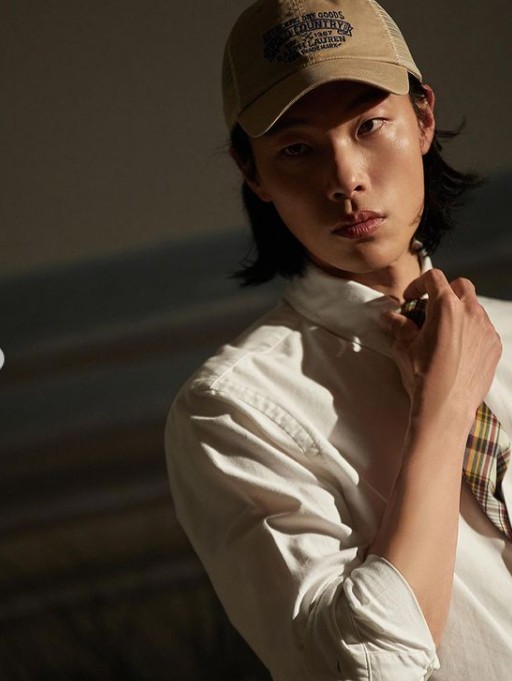 Actor Ryu Jun-yeol has emanated a unique aura.On the 14th, Ryu Jun-yeols agency C-JeS Entertainment official Instagram posted several pictures along with the phrase We love the quasi-food.In the photo, Ryu Jun-yeol is wearing various costumes and perfecting the style. The charisma felt in long hair and chic eyes attracted peoples attention.In particular, Ryu Jun-yeol was impressed with the stylish and perfect ratio with a slim glamorous look on the model.Meanwhile, Ryu Jun-yeol chose JTBCs new drama No Longer Human as his next film.No Longer Human tells the story of ordinary people who have been doing their best to the light, realizing that they have not been anything at the middle of the downhill of life.