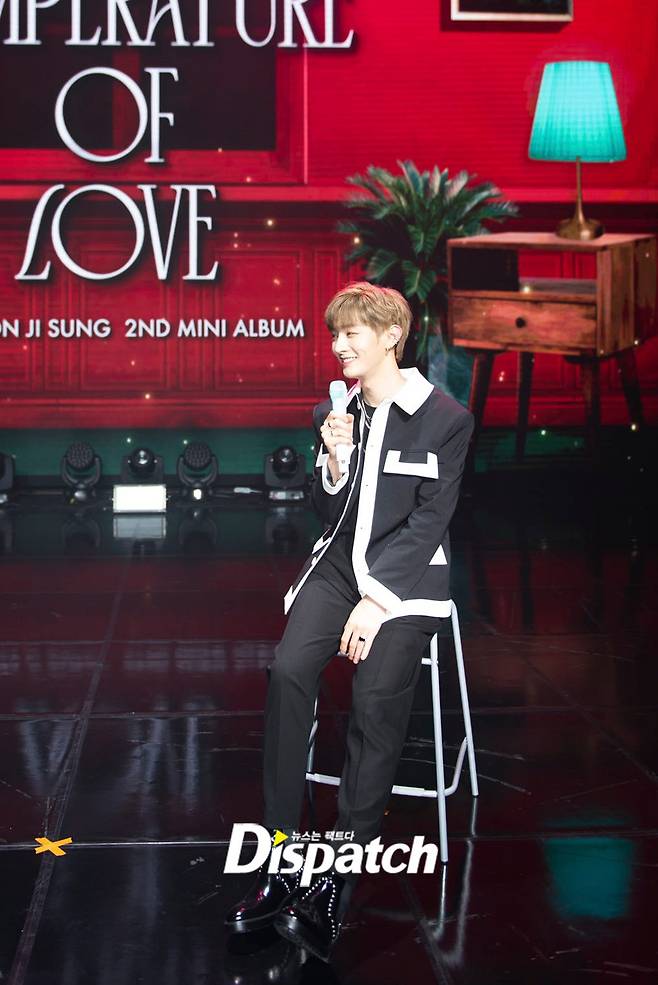 Singer Yoon Ji-sungs second mini-album Temperature of Love showcase was held online on the afternoon of the 15th.Yoon Ji-sung showed a full smile with a clear smile on the day.On the other hand, the title song Love Song depicts stories that everyone can sympathize with in frequent quarrels and misunderstandings with their loved ones, and in the brief breakups that are caused by them.Especially, you can feel the pop sensibility unique to Yoon Ji-sung through the introduction of the introductory and soft voice.Sim-kung on the sideline.boys comebackWait for the grains.