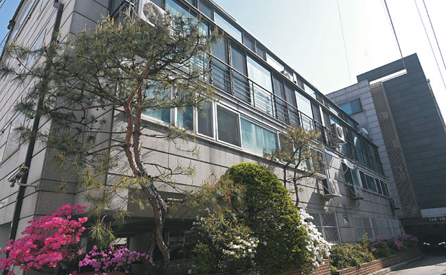노형욱 국토교통부 장관 지명자 자택이 소재해 있는 서울 서초구 반포동 서래마을의 한 빌라 전경.   신창섭 기자