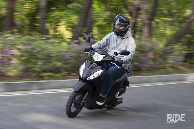 움직임은 기대한 대로 경쾌해 시내에서도 부담이 덜하다.