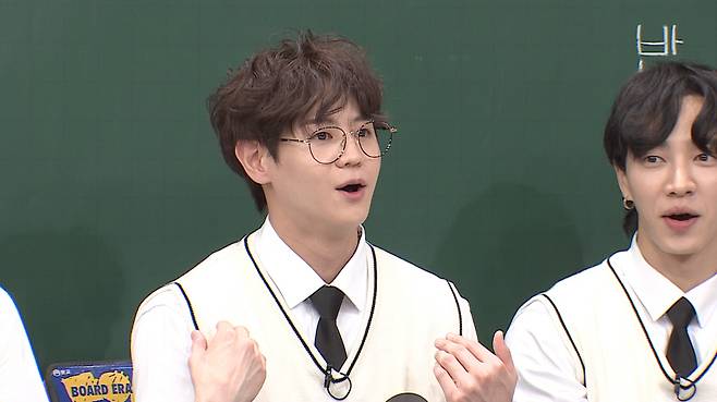 Highlight Yang Yo-seob calls IU Night LetterHighlight, a former student who returned to the new song Blowing on JTBC Knowing Bros broadcast on April 24th, appears.Highlight members last completed the military service in December with all members of Son Dong-woon.In this Knowing Bros, you can see the highlights performance ahead of the release of the new album in May.At the time of the recording of Knowing Bros, Highlight members released Aid Yoo Jae Suk down from the delightful army Episode to the drama-like story.Especially, the youngest son Dong-woon was outstanding.Son Dong-woon laughed at the cute aspirations, saying, I will stand up with Knowing Bros as a foothold.