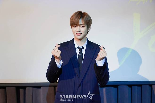 가수 강다니엘이 13일 오후 진행된 새앨범 'YELLOW' 발매 기자간담회에 참석해 포즈를 취하고 있다. /사진제공=커넥트엔터테인먼트 2021.04.13 /사진=이동훈 기자 photoguy@