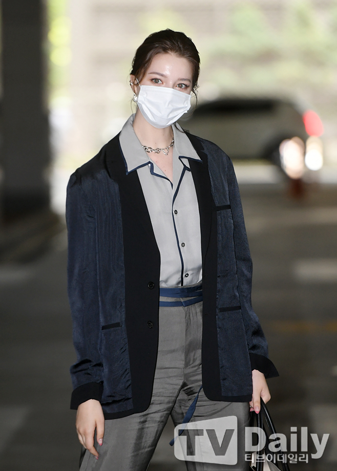 Broadcaster Angelina Danilova is on her way to work for the cable TV MBC every1 Korean Foreigner recording at MBC Dream Center in Ilsan, Gyeonggi Province on the afternoon of the 23rd.