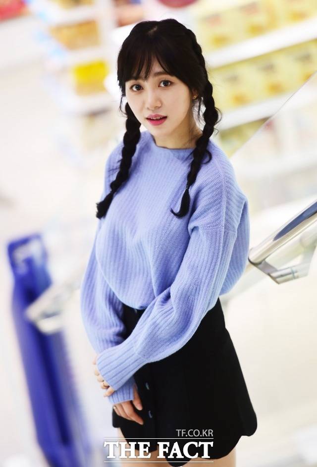권민아가 27일 새벽 자신의 SNS에 극단적인 선택을 시도한 듯한 사진을 올려 논란을 사고 있다. 해당 사진은 현재 삭제됐다. /더팩트 DB