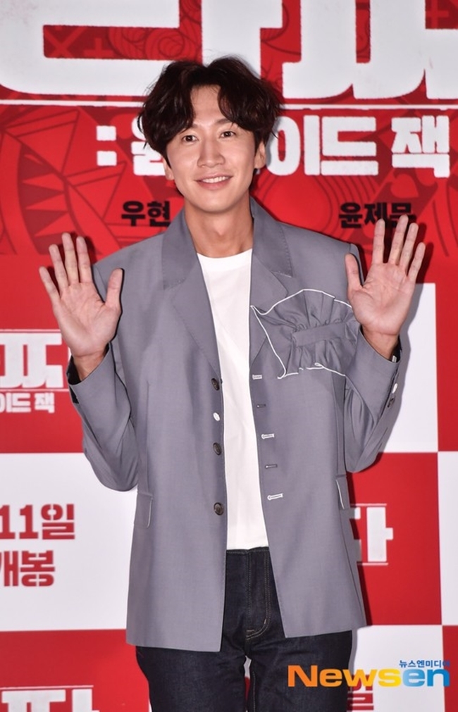 Actor Lee Kwang-soo disjoints on SBS Running Man which has been in the body for 11 years.King Kong by Starship said on April 27th through Official Announcement, Lee Kwang-soo will disjoint on SBS Running Man for the last time on May 24th.Lee Kwang-soo was undergoing steady rehabilitation treatment due to injuries caused by an accident last year, but there were some parts that were difficult to maintain the best condition when shooting. After the accident, members, production crews and agency decided to have time to reorganize their bodies and minds. He said.Lee Kwang-soo is an early member of Running Man, which was first broadcast in July 2010, and has been active for 11 years this year.Here is Lee Kwang-soos agency King Kong by Starship Official Announcement.Hello, Im King Kong by Starship.Actor Lee Kwang-soo will announce that he will be disjointed on SBS Running Man for the last time on May 24th (Month).Lee Kwang-soo was undergoing steady rehabilitation treatment due to injuries caused by an accident last year, but there were some parts that were difficult to maintain the best condition when shooting.After the accident, I decided to have time to reorganize my body and mind after a long discussion with members, production team, and agency.It was not easy to make a decision called disjoint because it was a program that had a short period of 11 years, but I decided that it needed physical time to show better things in future activities.I sincerely thank you for your interest and love to Lee Kwang-soo through Running Man, and Lee Kwang-soo will greet you with a healthy and bright look.Thank you.