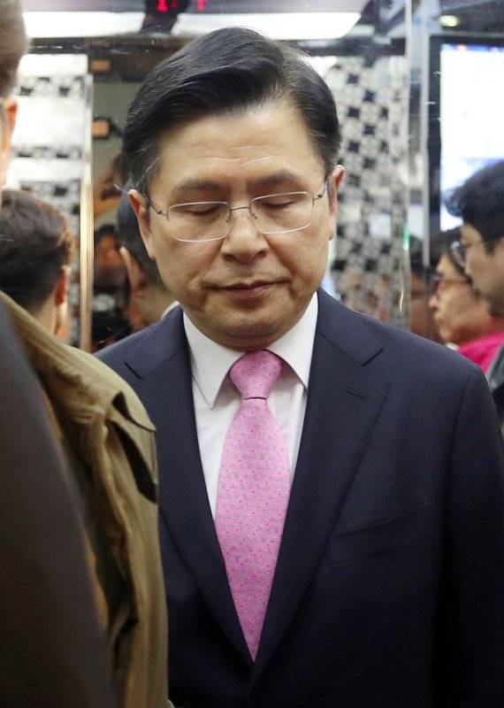 황교안 미래통합당(현 국민의힘) 전 대표가 지난해 4월 15일 오후 서울 여의도 국회도서관 선거상황실에서 총선 결과 관련 사퇴 입장을 밝힌 후 상황실을 나서 엘리베이터에 탑승하고 있다. / 사진=뉴시스