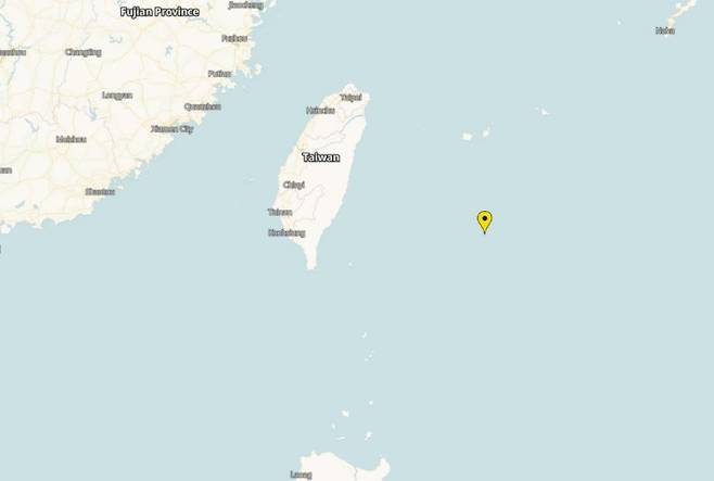 미군 구축함과 중국 항모전단의 위성사진이 촬영된 해역. 트위터 계정 OSINT-1 캡처