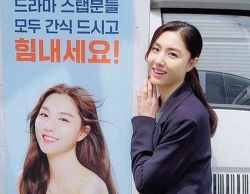 Actor Seo Ji-hye reveals recent statusSeo Ji-hye posted a picture on his instagram on the 4th with an article entitled Thank you.In the photo, there is a picture of Seo Ji-hye posing in front of a coffee truck sent by a cosmetics brand that works as a model.The coffee tea phrase in the photo contains a cheer phrase, Seo Ji-hye Actor and drama staff all snack and cheer up.In addition, I drew a heart with my hand and made a bright Smile.Especially, Seo Ji-hye was more interested in the recent situation that was conveyed after Kim Jung-hyun and romance rumor in April.Meanwhile, Seo Ji-hye is currently filming the original Apple TV Plus series Mr. Robin (Gase).
