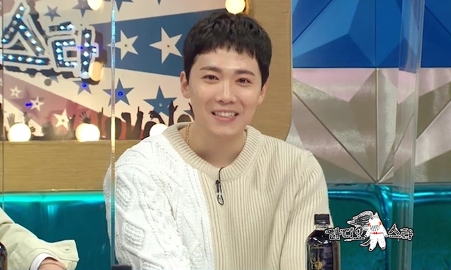 Band FT Island vocalist Lee Hong-gi, who was released in April, will return to entertainment.MBC Radio Star (planned by Kang Young-sun / directed by Kang Sung-ah), which will be broadcast on May 5, is featured in The Children We Liked in Those Days, starring Lee Hong-gi, Ham Eun Jung, Wang Seok-hyun, Lee Yoo-jin and Jeon Sung-cho.Radio Star celebrated Childrens Day and set up a time with five Time Travel Guides to guide viewers to a world of memories and concentricity.Lee Hong-gi, who played an active part in the Korean version of Harry Potter drama Disneys The Kid Masuri, Ham Eun Jung, who appeared in the big drama Land, and Wang Seok-hyun, a rotten little boy in the 8 million-run movie Scandal, and Lee Yoo-jin, the number of Skycastles best childrens drama in the 2000s Commi s Jeon Sung - soo appears to summon memories and give a smile.Among the welcome faces, Lee Hong-gi, who was discharged from the country last month, is seen.Lee Hong-gi, who returned two years after enlistment in 2019, said, Radio Star is always difficult, but he told me why he chose Radio Star as a return broadcast, making 4MCs eyes shine.It is also said that he is actively releasing the episodes accumulated in the meantime.Lee Hong-gi had a lot of advice from the people around him before enlistment.In particular, he is curious to reveal the Seulgi army life Q-Tip recommended by Kim Soo-hyun and Lee Seung-gi, who are usually close friends.Lee Hong-gi worked as a child actor through Disneys The Kid Masuri in 2002, and made his FT Island debut in 2007 and turned into a singer and played in various fields.Lee Hong-gi recalls a scene from the past that became a turning point for his band vocal debut; along with a rare stage video from his metamorphosis, he will be released and rob his eyes.Meanwhile, Ham Eun Jung, who appeared together, Confessions Lee Hong-gi, who was secretly acquainted with Lee Hong-gi during his career as a tiara, makes Lee Hong-gi puzzled.Kahaani, who did not know Lee Hong-gi, is curious about what will happen to the late-night ghost talk class.Jeon Sung-cho, the main character of the best childrens drama Fairy Commi, called the Childrens Awakening Clock, recalls memories by introducing the related behind-the-scenes Kahaani, saying, The Fairy Commi exploded in the 2000s and extended from 50 episodes to 476 episodes.Jeon Sung-cho then Confessions why he suddenly went to study abroad after leaving his popularity after the end of Fairy Comic.After studying abroad, he boasts of the ability to participate in the drama Dawn of the Sun, Legend of the Blue Sea, and the movie Single Rider as an English interpreter, and also reveals the film behind-the-scenes Kahaani.