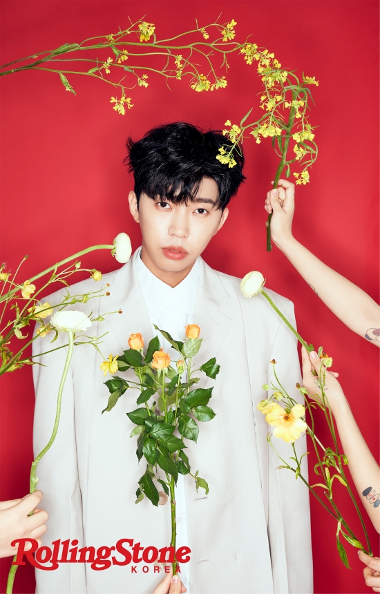 Rolling Stone Korea, a world-renowned music magazine, announced its full-scale landing in Korea, and released a picture with Singer Lim Young-woong on the 4th, announcing its official launch of its first first issue in May.Lim Young-woong in the photo wore an intense red background, a white shirt and a beige suit.He stares at the camera with an excellent look at the border between the boy and the adult among the touches that hand flowers.These days, Top-trend Lim Young-woong has been filming with the first issue of Rolling Stone Korea.In addition, through interviews, I expressed my new charm that I could not easily see.In addition, the back door that has been accumulated through various stages and advertising shooting experience has made the cheers and elasticity of the staffs in light of the professional and relaxed appearance throughout the filming.Rolling Stone Korea released a cover picture of the pinion family headed by PSY, Hyuna, Jessie, Heize, and The Ark on March 3, and Rolling Stone Korea has already joined the successful Rolling Stone magazine release in Germany, Australia and Japan. It does.With much interest and expectation, the first issue of Rolling Stone Korea, which is a veil, includes members of P NATION (PSY), led by PSY (PSY), including PSY, Jessie, Hyuna, Dunn, Heize, The Ark, and Yoon Sang, Epik High, Nell, New Boy and Bad Bunny, 24K Goldn and other World The Artists said they had a story.Rolling Stone Korea magazine can be seen through official online mall, online bookstore, official YouTube channel, SNS, etc., and the video of The Artist who participated in Rolling Stone Korea will be released sequentially through YouTube.