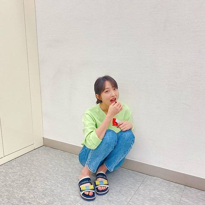 Actor Pyo Ye-jin shares cute routinePyo Ye-jin uploaded two photos to his Instagram on May 6 with the phrase I cant do it without a party.Pyo Ye-jin in the picture is squatting on the floor and eating a Gelatin dessert.Pyo Ye-jin has impressed those who see it with a clear smile and beautiful visuals from afar.The netizens who saw this responded such as The Good Detective Taxi is expecting, It is so beautiful and It is too pure.Pyo Ye-jin made his debut with MBC Drama Oh Ja-ryong Goes in 2012.Since then, he has appeared in Marriage Contract, Doctors, Laurel Suits, Ssam, My Way, While you are asleep, Why is Kim Secretary and VIP.Pyo Ye-jin is appearing on SBS gilt drama The Good Detective.