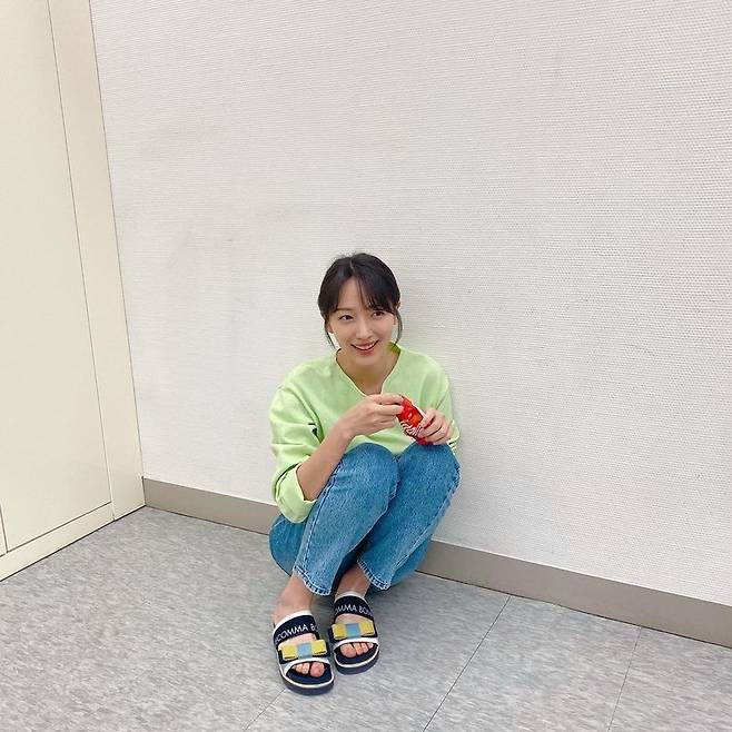 Actor Pyo Ye-jin shares cute routinePyo Ye-jin uploaded two photos to his Instagram on May 6 with the phrase I cant do it without a party.Pyo Ye-jin in the picture is squatting on the floor and eating a Gelatin dessert.Pyo Ye-jin has impressed those who see it with a clear smile and beautiful visuals from afar.The netizens who saw this responded such as The Good Detective Taxi is expecting, It is so beautiful and It is too pure.Pyo Ye-jin made his debut with MBC Drama Oh Ja-ryong Goes in 2012.Since then, he has appeared in Marriage Contract, Doctors, Laurel Suits, Ssam, My Way, While you are asleep, Why is Kim Secretary and VIP.Pyo Ye-jin is appearing on SBS gilt drama The Good Detective.