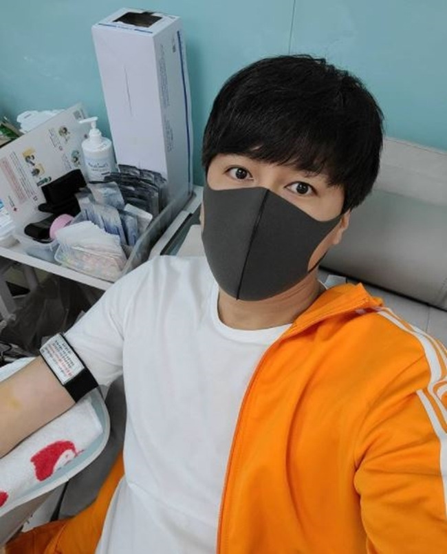 Encouragement The person who saves life is Baro us.Actor Kim Seung-hyun encouraged Blood DonationKim Seung-hyun said on May 6th through his personal Instagram, Please join the Blood Donation #Blood Donations House Mokdong Center is a life-saving person, Baro.The photo, which was released together, shows Kim Seung-hyun participating in Blood Donation at Blood Donations house.Kim Seung-hyun encouraged the practice of Blood Donation by putting himself on camera in the face of Blood Donation.On the other hand, Kim Seung-hyun marriages MBN entertainment program Altoran Jang Jung-yoon after a year of devotion.MBC Everlon Video Star broadcast in February, I am planning to be 2 years old this year, he was cheered.