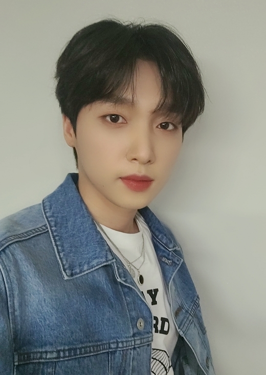Singer Jeong Se-woon heralds the tympanic boyfriends shindig.On the 7th, Jeong Se-woon reported on KBS 2TV You Hee-yeols Sketchbook through the official SNS channel.Jeong Se-woon meets with You Hee-yeol at 12:30 p.m. on the night to unravel various stories.In the photo released with the news of the appearance, Jeong Se-woon boasts a refreshing feeling with a cheongjacket styling and boasts a warm visual.Especially, Jeong Se-woon appeared on the broadcast on the same day as the main character of You Hee-yeols Sketchbook X musician, and as a hero of the sixth voice, he selected Yoon Guns Walking with sweet sensibility and challenged his first electric guitar performance.Jeong Se-woon, who has been active in various fields such as SBS Moby Dick web entertainment Imperial Mate Season 3, KBS Cool FM Raise the volume of strong Hanna, and SBS Power FM Kim Young Chuls Power FM, Naver NOW.He also appeared as a special host of the live show Night Workshop and is well received as Jeong Se-woon ticket late night emotion.Jeong Se-woon will be released on various online music sites at noon on the 8th, Walking to be called You Hee-yeols Sketchbook.