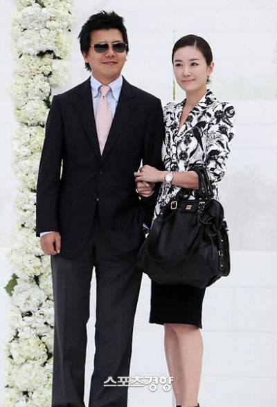 배우 손지창(왼)과 오연수. 연합뉴스