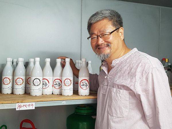 연천양조 박용수 대표는 2년 개발 끝에 2019년 8월에 율무막걸리를 출시, 끊어졌던 연천율무막걸리의 맥을 이었다.