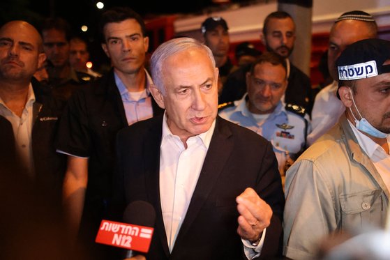 베냐민 네타냐후 이스라엘 총리가 12일 하마스의 공격에 대해 경고하고 있다. [AFP=연합뉴스]