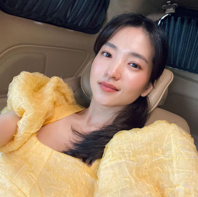 Actor Kim Tae-ri has released a photo of herself wearing Dress.On the 14th, Kim Tae-ri attracted attention by posting photos through official Instagram run by his agency, Jay-Wide Company.In the public photos, Kim Tae-ri is sitting in a car wearing a yellow-bellied slider dress reminiscent of Bell in Beauty and Beast and staring at the camera.Clear skin and neat face caught the eye: Kim Tae-ri was reportedly attending the jewelery brand opening event today.On the other hand, Kim Tae-ri has been loved by Jang Seon-jang in the movie Winning Lake recently released on Netflix, and his next film is known to be Choi Dong-hoons movie Alien.