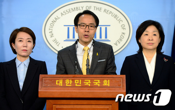 이동영 정의당 수석대변인(가운데)./뉴스1 © News1 박정호 기자