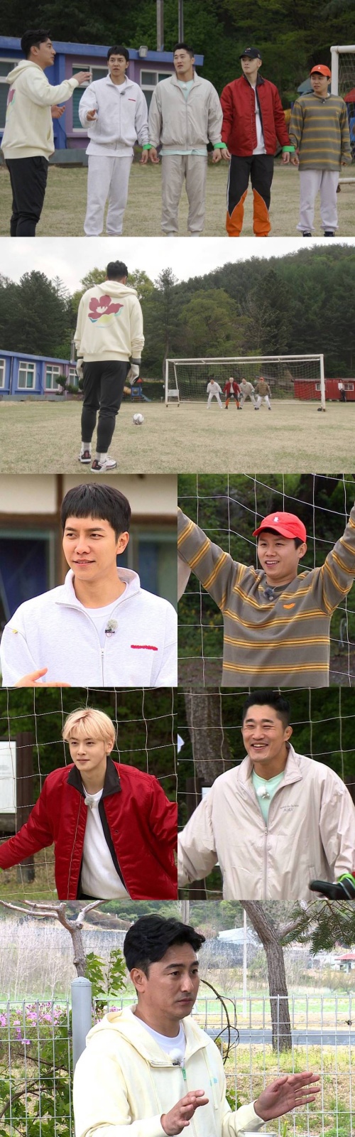 On SBS All The Butlers, which is broadcasted at 6:25 pm on the 16th, there will be a match between Master Ahn Jung-hwan and members of Eleven Goal - 3D Football Penalty Shootout Ga.SBS All The Butlers members proposed a surprise confrontation with Korean football legend Ahn Jung-hwan to prove the strong teamwork between each other.The ambitious confrontation proposed by the members was Eleven Goal - 3D Football Penalty Shootout Ga, which decided to go straight to work when the members won, and to train the extreme teamwork until 9 pm when Ahn Jung-hwan won.In an extraordinary condition, he showed his burning desire to the Master as well as the members.In the Eleven Goal - 3D Football Penalty Shootout Ga confrontation between Ahn Jung-hwan and members, there was a chewy tension that hit the 2002 Korea-Japan World Cup.In particular, Ahn Jung-hwan showed a different level of power shooting despite the handicap that had to be shot with his left foot.On the other hand, Kim Dong-Hyun, who is also a student of Ahn Jung-hwan, showed an unexpected big match by showing Kang Gangsullae (?) shooting to embarrass Master.Indeed, members are looking forward to showing a sticky teamwork to write a band-to-band drama against the legendary national representative, Ahn Jung-hwan.Meanwhile, Ahn Jung-hwan turned the scene upside down with a bomb comment during a teamwork special.Ahn Jung-hwan said, I was not going to broadcast until next year.The members, as well as everyone on the scene, were shocked, and I wonder what the whole story of Ahn Jung-hwans failure was.SBS