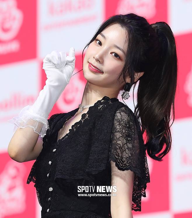 A showcase commemorating the release of girl group Rocket Punchs first single album Ringling was held at Blue Square in Hannam-dong, Yongsan-gu, Seoul on the afternoon of the 17th.Rocket Punch Michelle Chen poses=Seoul,
