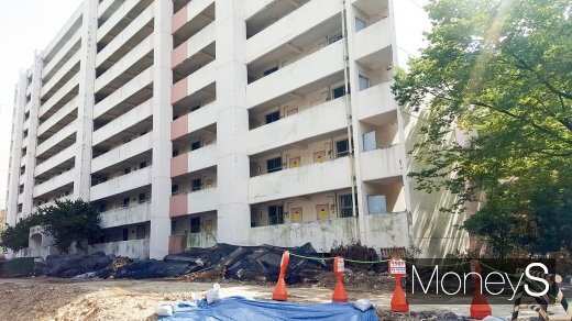 출처: 철거를 준비 중인 송파구 미성 아파트.