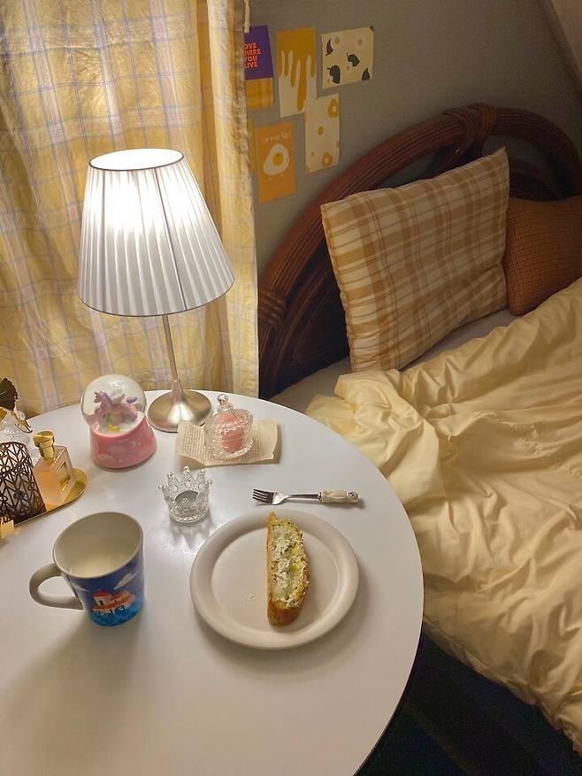 출처: 집꾸미기에서 <테이블 공간> 아이템 정보 알아보기 (▲이미지 클릭!)