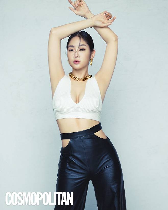 소유. 사진=코스모폴리탄