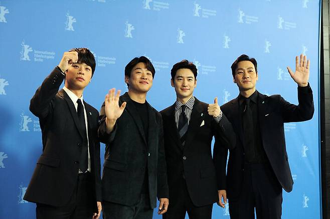 출처: 제70회 베를린국제영화제 현장의 <사냥의 시간> 팀