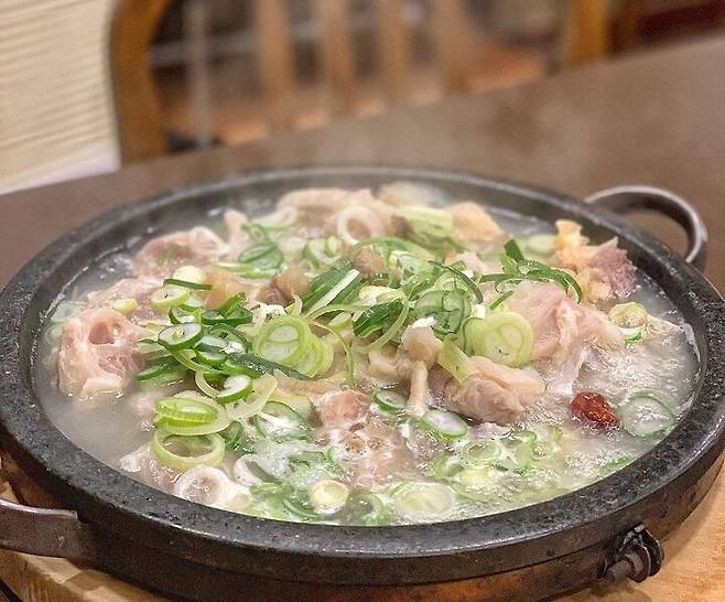 푹 고아 만든 쫄깃한 보양식! 서울 도가니탕 맛집 | 데일리