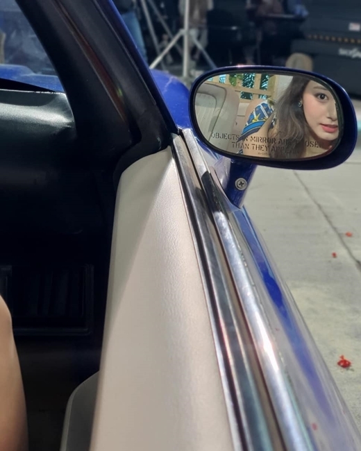 Girl group TWICE member Tsuwi (22) has released his current status as excellent beautiful looks.On Saturday, TWICEs official Instagram account posted a photo of Tzuwi, a photo of himself reflected in the Toyota SideMirrors.The other picture shows Tsuwi looking back in the passenger seat, and the doll-like Beautiful looks of Tsuwi exudes admiration.The smile that lingers in the corner adds to the lovely charm of Tsuwi. The netizens responded with heart emoticons.Meanwhile, TWICE will make a comeback with its new mini-album, Taste of Love, on June 9.