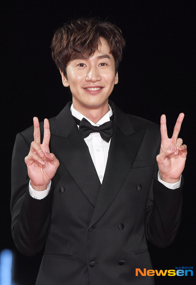 Actor Lee Kwang-soo completed the final recording of Running Man on May 24; 11 years of Running stopped sadly but beautifully.Last month, Lee Kwang-soos agency King Kong by Starship and SBS Running Man announced his disjoint news.The agency said, Lee Kwang-soo was undergoing steady rehabilitation treatment due to injuries caused by the accident last year, but there were some parts that were difficult to maintain the best condition when shooting.Lee Kwang-soo started as a Running Man first year member and ran for 11 years.As an actor, he put down his image and burned his passion for entertainment that does not care about his body, and built various characters such as traitors and Asian princes.He has been a unique icon and a strong mainstay member so that it is hard to imagine Running Man without Lee Kwang-soo.It is even more unfortunate that Lee Kwang-soo is leaving Running Man for health reasons.Lee Kwang-soo is also known to have a special affection for Running Man so that he has been filming for a long time.Would not it have been possible to see Lee Kwang-soos running for a longer time if he had not been injured?Lee Kwang-soos disjoint is drawing attention to other members health.I like human documentary people, Haha said on MBCs I like human documentary people in 2017, Ive had a bad disk number seven, but I couldnt say I was sick.The doctor said that he was almost paralyzed. Haha also commented on the condition of the Running Man other members: Yoo Jae-Suk brother has an ankle back and his back, neck and fingers are all sick.Gary said, We can not even get a bowl of bean curd because of the ligament. We are edited if we are seriously injured. There is something I can not tell because I have to laugh.Haha said last year when he appeared on YouTube channel British Man, Gwangsu slept at home after shooting, and the disc broke.I came to shoot the manager, he said. I have been informed that the Running Man members are not in good condition.Currently, Running Man has changed into a form with various Game rather than focusing on the name tag as before.The increasingly exhausted members condition would have also affected these changes.However, Running Man does not give up the Running Entertainment.Because I know that Running Man has been loved for 11 years is an entertainment spirit that does not care about the body, the crew and members will not be able to stop running completely.But now you need breathing control. You cant run for 11 years. If youve got to run, you need to manage your pace with more ease.Lee Kwang-soos disjoint should go to Running Man where members can enjoy it so that they do not disturb the tired body and mind of Running Man members.Even after Lee Kwang-soos disjoint, Running Man has to run.It is time for Running Man to change in order to no longer have members leaving the program for health reasons.Members must be able to laugh so that viewers can laugh and enjoy it.It seems that members need to breathe Running Man so that they can put down the burden of body and mind and run comfortably.