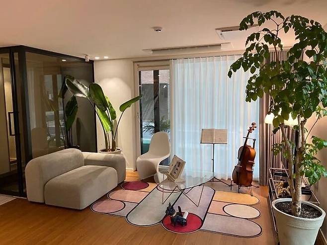 출처: <소파> <러그> 정보 보러가기 (▲ 이미지 클릭)