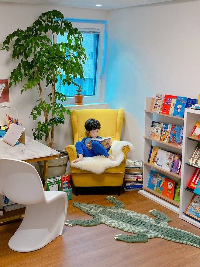 출처: <소파> <악어 러그> 정보 보러가기