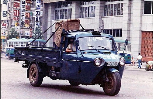 출처: 1960년대 대표 트럭 ‘삼륜차’