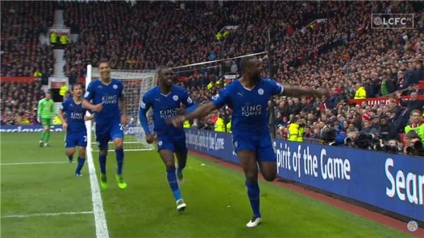 타이틀에 가까워지는 맨유전 헤더 동점골 이후 환호하는 웨스 모건