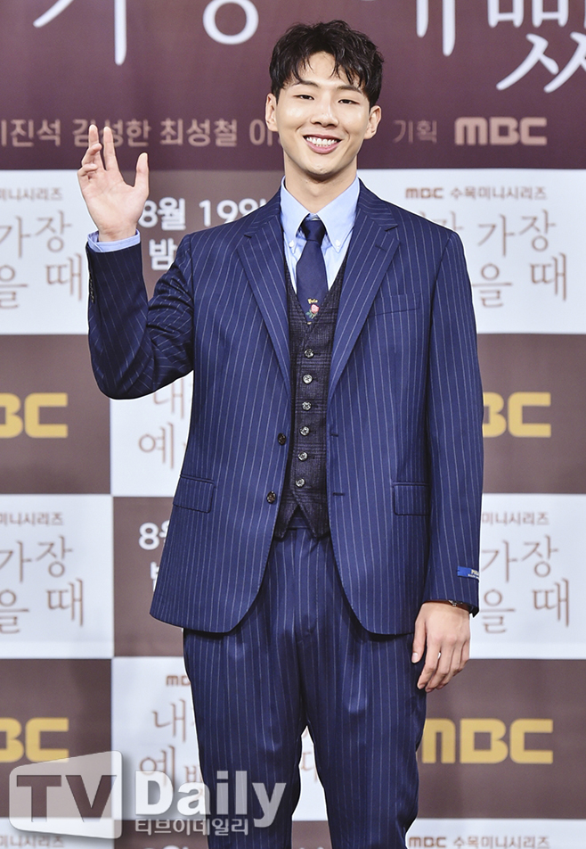 Keyeast Entertainment, a subsidiary company, has canceled its contract with actor JiSoo, who was virtually removed from the entertainment industry due to the controversy over school violence.The only thing left is the Lawsuit with Production Company Victorious Content of The Moon Rising River.Keyeast Entertainment said in an official position on the morning of the 27th, I will inform you that the exclusive contract with our actor JiSoo has been terminated.Keyeast Entertainment explained that the reason for the termination of the contract was because JiSoo decided that it was difficult to work now. He said, I respect the actors intention that does not want to harm my company anymore, and finally decided to terminate the contract under mutual agreement.We will do our best to solve the ongoing Lawsuit related to the Moon rising river until the end, he added.JiSoo was caught up in the school violence controversy on March 2.At that time, a netizen exposed JiSoos school violence, sexual harassment, and sexual assault through an online community.And two days later, JiSoo immediately admitted and apologized for all his sins through his Instagram: I sincerely apologize to those who have suffered from me.There is no excuse for any past misdeeds, these are unforgivable actions, he wrote.In addition, the KBS Viewer Rights Center has a petition asking for JiSoos KBS2 monthly drama The River to the Moon, and the next day, JiSoo finally got off at the River to the Moon in six times.But here was the problem.The River with the Moon was pre-produced and 90% of the shooting was completed, so I had to do all the shooting again in the situation where I left only the editing work.In particular, the additional cost of re-shooting was the biggest problem.Fortunately, most actors showed their willingness to re-shoot without additional costs, so they could lessen their concerns about the production cost. Nine Woo, who joined the new role of Ondal, also soon showed up in the Moon rising river and the drama resumed broadcasting without any hesitation.Nevertheless, additional costs such as Nines salary, labor costs, and rent were inevitable, and the departure of JiSoo had a big impact on advertising contracts.Victorious Contents, the Moon River, demanded damages, but the negotiations did not proceed smoothly.And eventually Production Company filed a claim for damages against Keyeast Entertainment on February 2.The Lawsuit has been in current progress for more than a month.Victorious Content said on the 26th, The first adjustment date was held on the 20th, but no one from Keyeast Entertainment attended.Even Keyeast Entertainment claimed in its preparatory letter submitted just before the date of the adjustment that it was not responsible for breach of contract.Keyeast Entertainment is distorting both facts that the school violence is not true, and is committing a second offense to actors, directors, writers and all staff who have suffered from re-shooting as well as our company. 