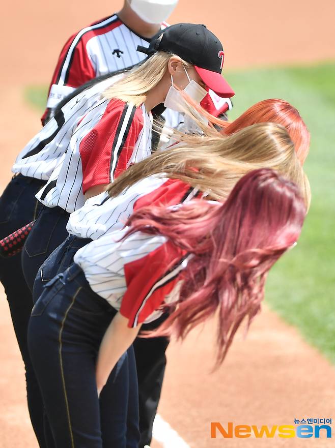 The LG Twins-Help Heroes game of the 2021 Shinhan Bank SOL KBO League was held at Jamsil Baseball Stadium in Songpa-gu, Seoul on the afternoon of May 30.Before the game, the girl group ITZY Yunaga Shigu Ryujin played a sitta. After the end of the fifth episode, ITZYs stage performance will also be held.As a starter, LG has five wins, and Help has won two wins in the season.