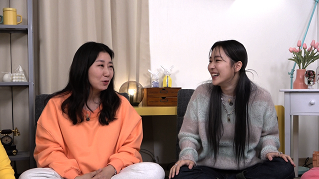 Problem Child in House Ra Mi-ran reveals extraordinary friendship with best friend Kim SookActor Ra Mi-ran and rapper Mirran appear on KBS 2TV entertainment Problem Child in House (hereinafter referred to as oxmuna), which will be broadcast on the 1st, and show off their candid gestures.Ra Mi-ran, who shines at the 2021 Blue Dragon Film Festival Best Actress Award, expressed her candid feelings about the award.I went without any preparation because I thought I would not be awarded a prize; I was just saying strange things because I could not prepare for the award testimony, Ra Mi-ran said.As soon as I heard the news of Ra Mi-rans award, I cried, said best friend Kim Sook, revealing his extraordinary friendship with Ra Mi-ran.Ra Mi-ran also said that he did not expect Kim Sooks award for entertainment, and he was surprised to see the Kim Sook Grand Prize on the portal after not watching the awards ceremony.Meanwhile, rapper Mirran, who is from the University of Lee, said, I was in charge of the entire school as a middle and high school student. He said, I slept and studied only three hours every day.Mirran surprised everyone by revealing that he had run Alba to three jobs to become a rapper.She said, I could not quit Alba because I did not know how far I would go during the Show Me the Money contest.Mirran also said that her mother is running a stall alone and said, I wanted to help my mother and challenged Show Me the Money.I am always worried about the fact that I run the woman alone, and one day I was fighting at the store and the police were dispatched to the police, Mirran said.The lyrics of VVS, which was a Show Me the Money contest, Moms bottle makes me were actually written about my mother.Problem Child in House will be broadcast at 10:40 pm on the 1st.Photo = KBS 2TV Problem Child in House